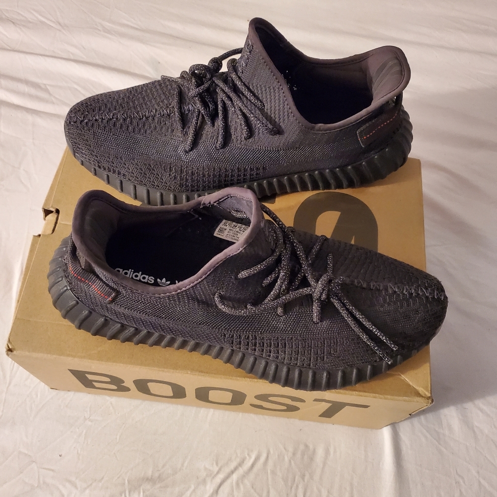 Yeezy Boost 350 V2 Black